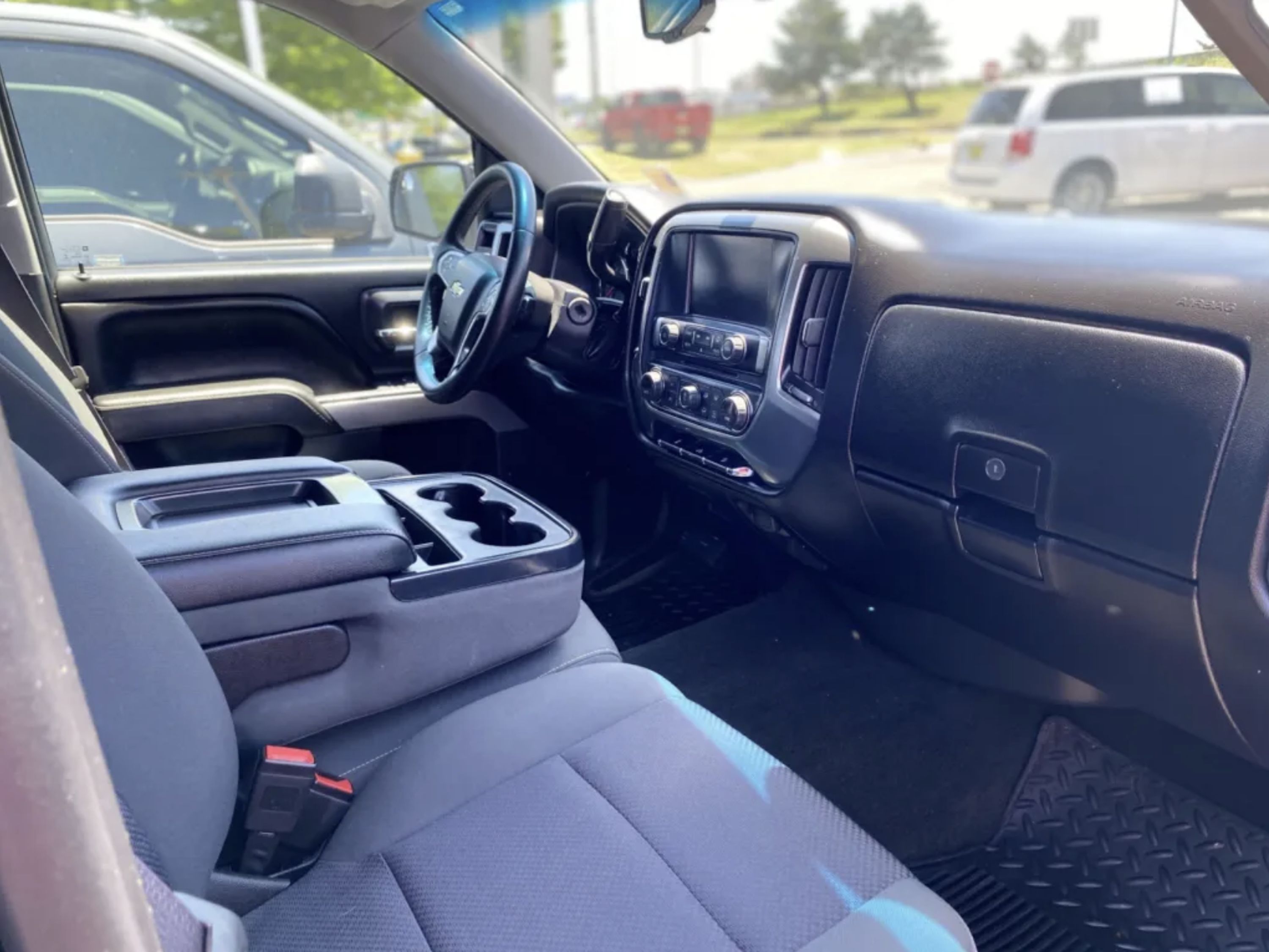 2016 Chevrolet Silverado LT photo 4