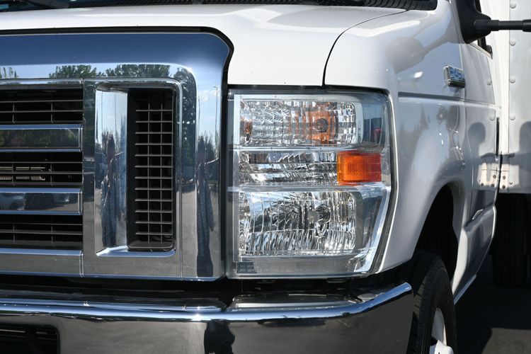 2013 Ford E-450 Cutaway 