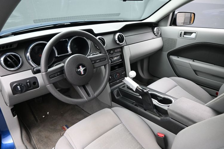 2008 Ford Mustang V6 Deluxe