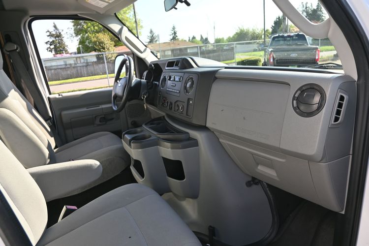 2013 Ford E-450 Cutaway 