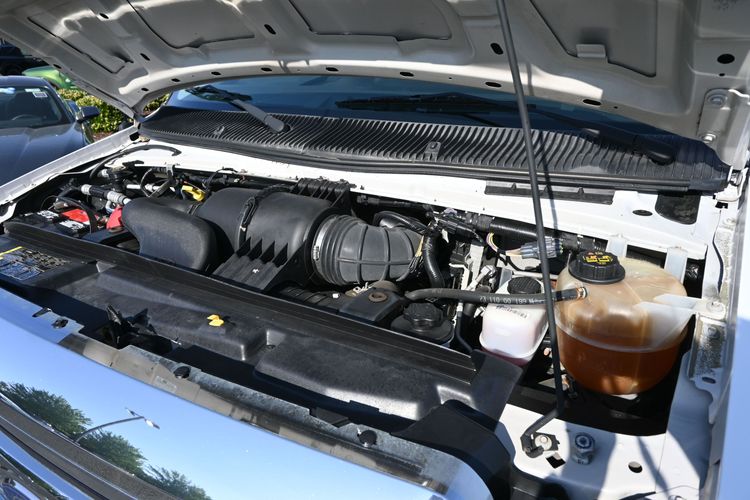 2013 Ford E-450 Cutaway 