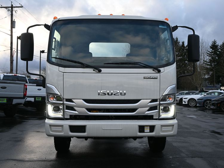 2025 Isuzu NPR HD 