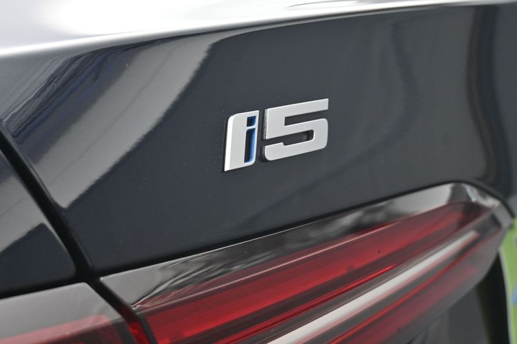 2025 BMW i5 Sedan xDrive40