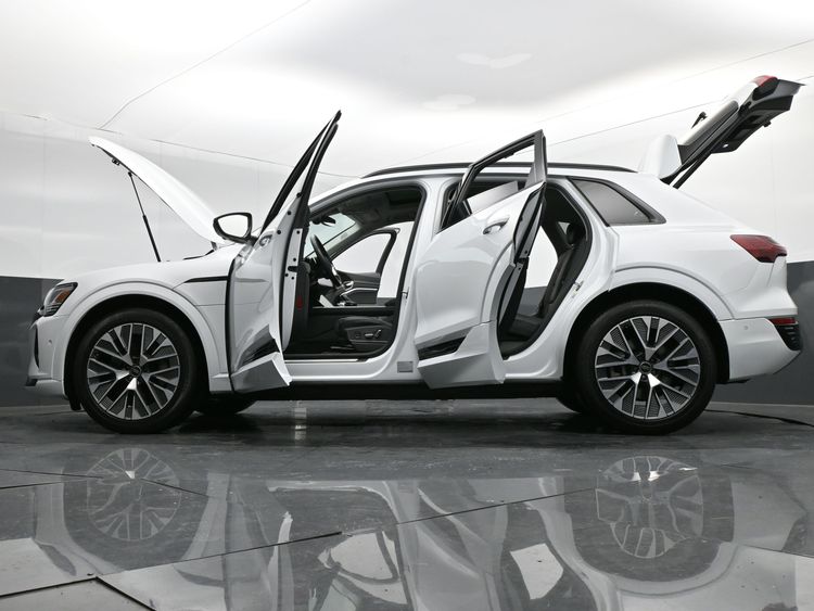2024 Audi Q8 e-tron Prestige quattro