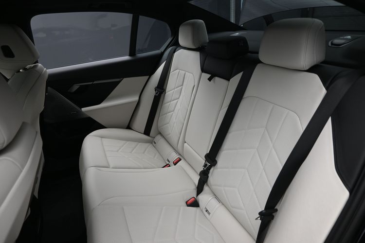 2025 BMW i5 Sedan xDrive40