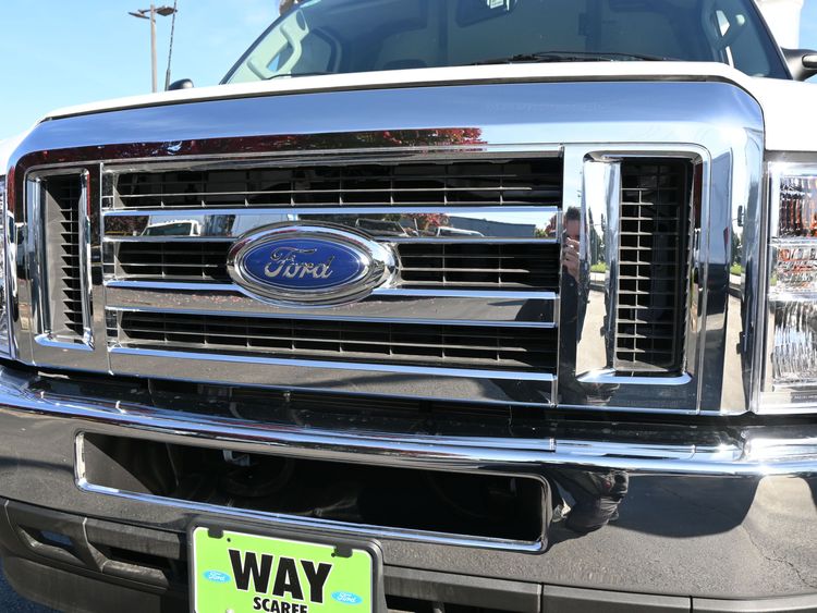 2025 Ford E-450 Cutaway 