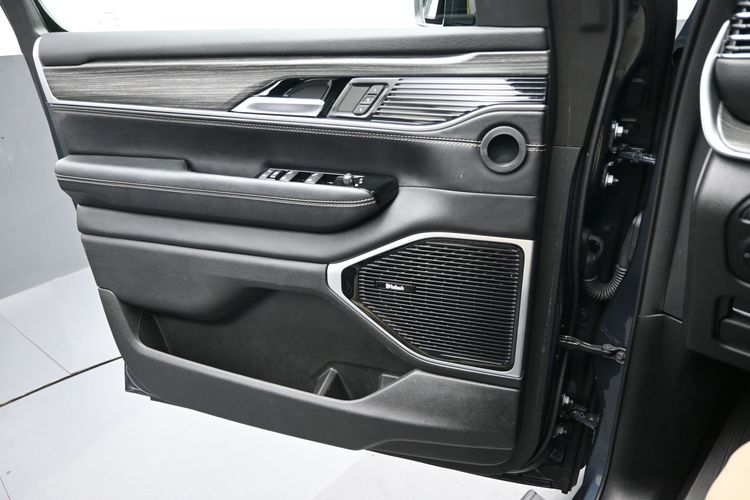2023 Jeep Wagoneer L Series III 4x4