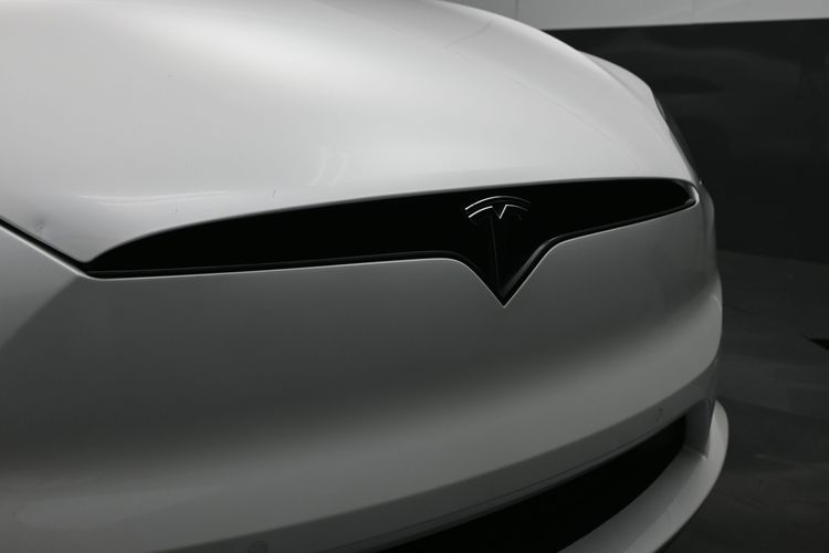 2022 Tesla Model X Plaid Tri Motor All-Wheel Drive