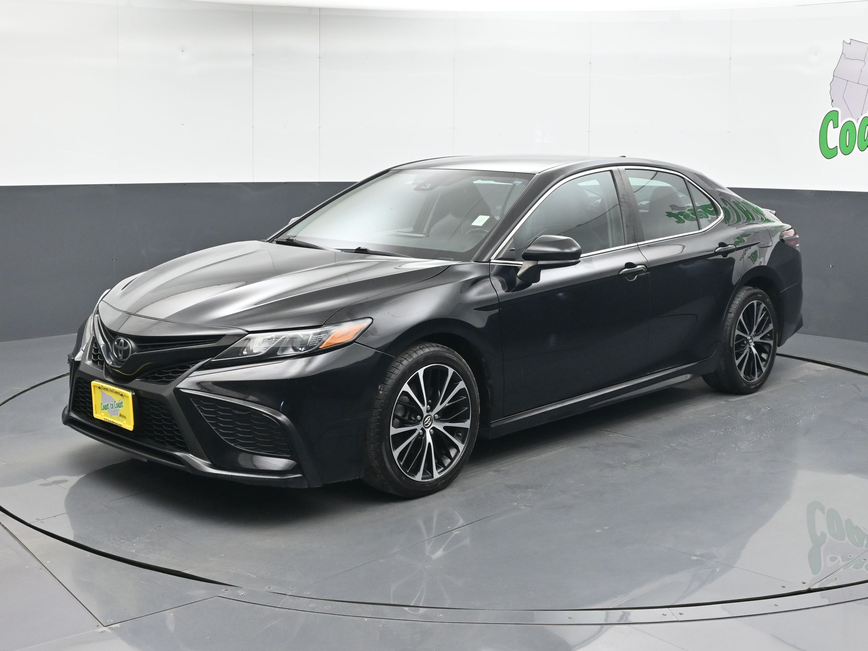 2021 Toyota Camry SE photo 2