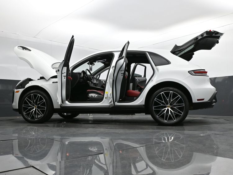 2025 Porsche Macan 