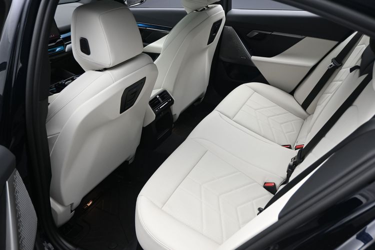 2025 BMW i5 Sedan xDrive40