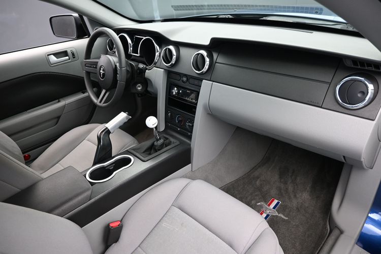 2008 Ford Mustang V6 Deluxe