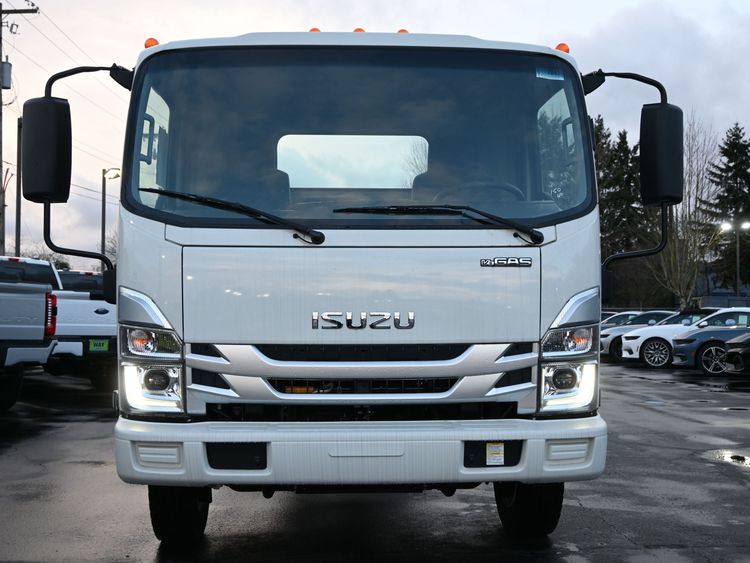 2025 Isuzu NPR HD 