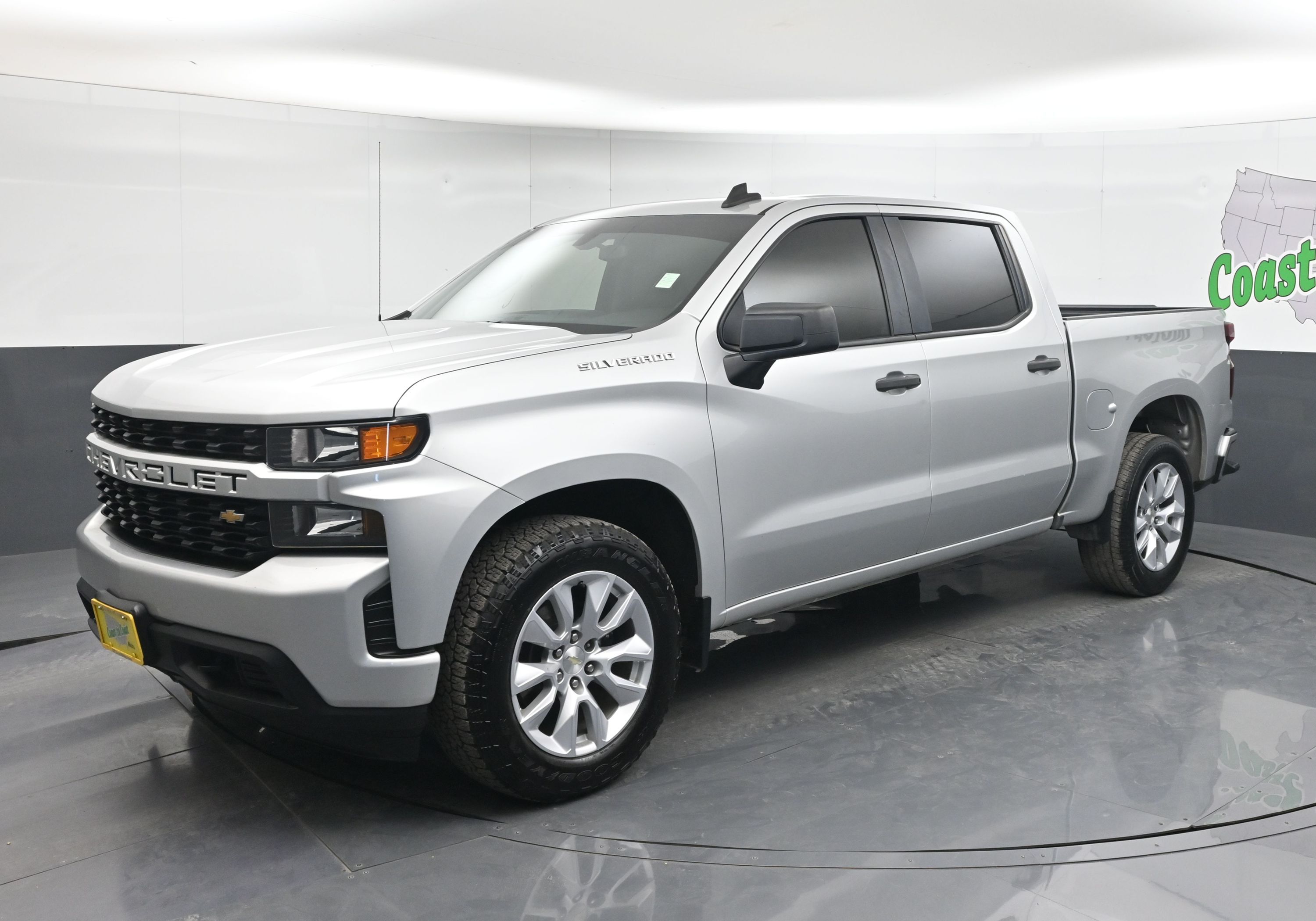 2021 Chevrolet Silverado Custom photo 2