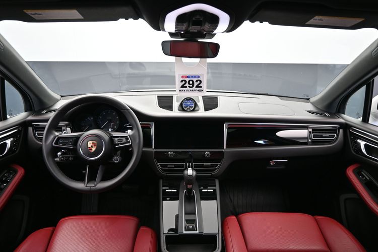 2025 Porsche Macan 