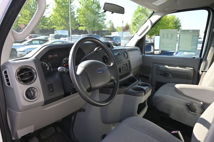 2013 Ford E-450 Cutaway 