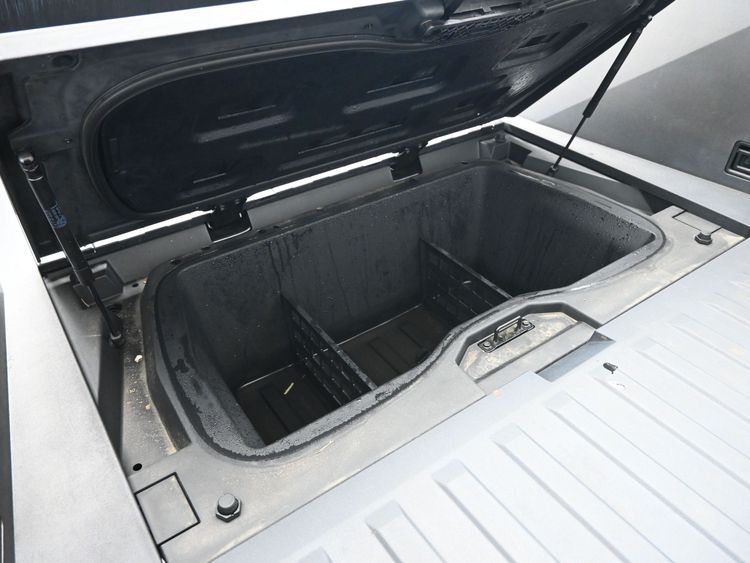 2024 Tesla Cybertruck Cyberbeast