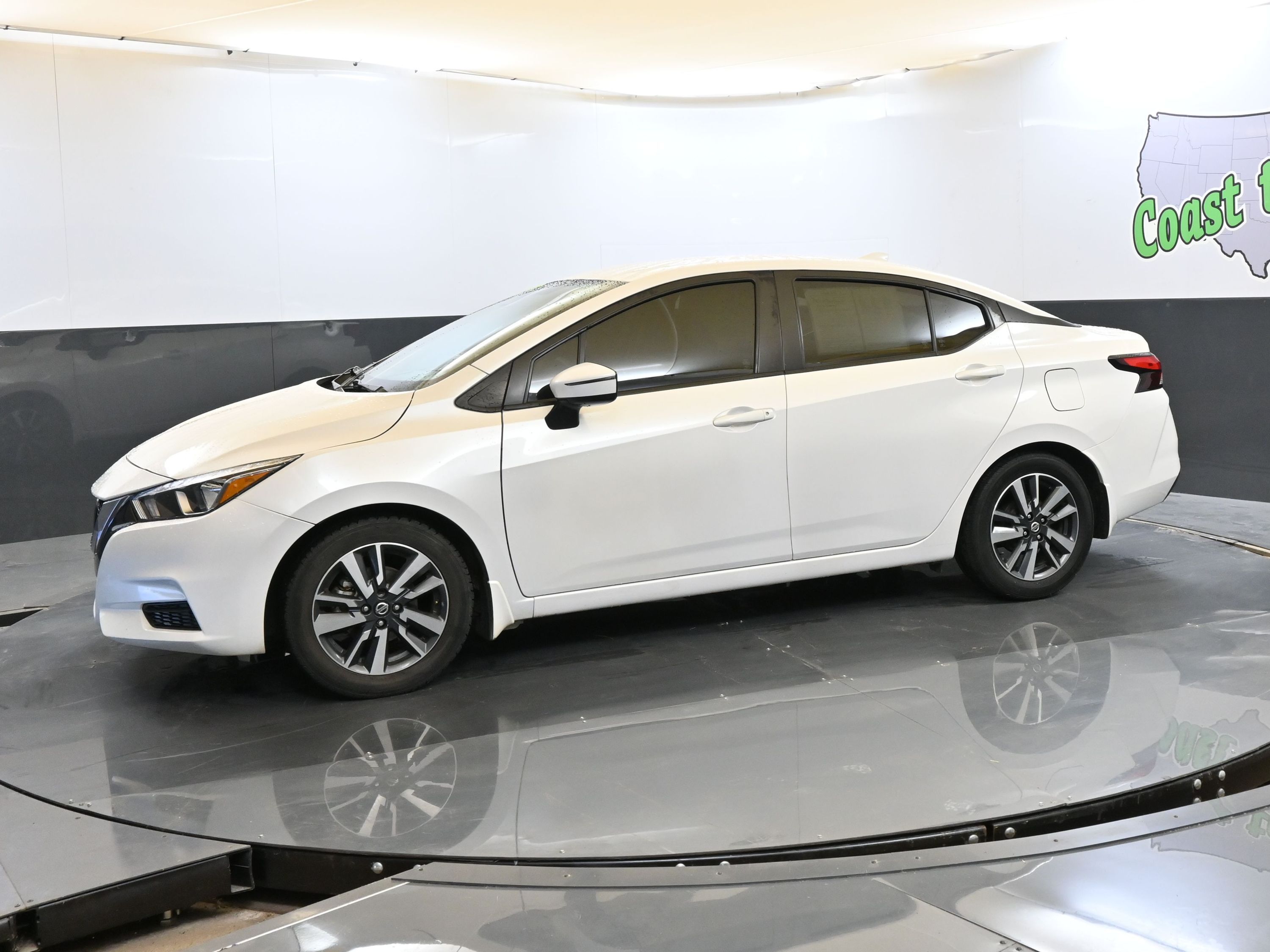 2021 Nissan Versa SV photo 2