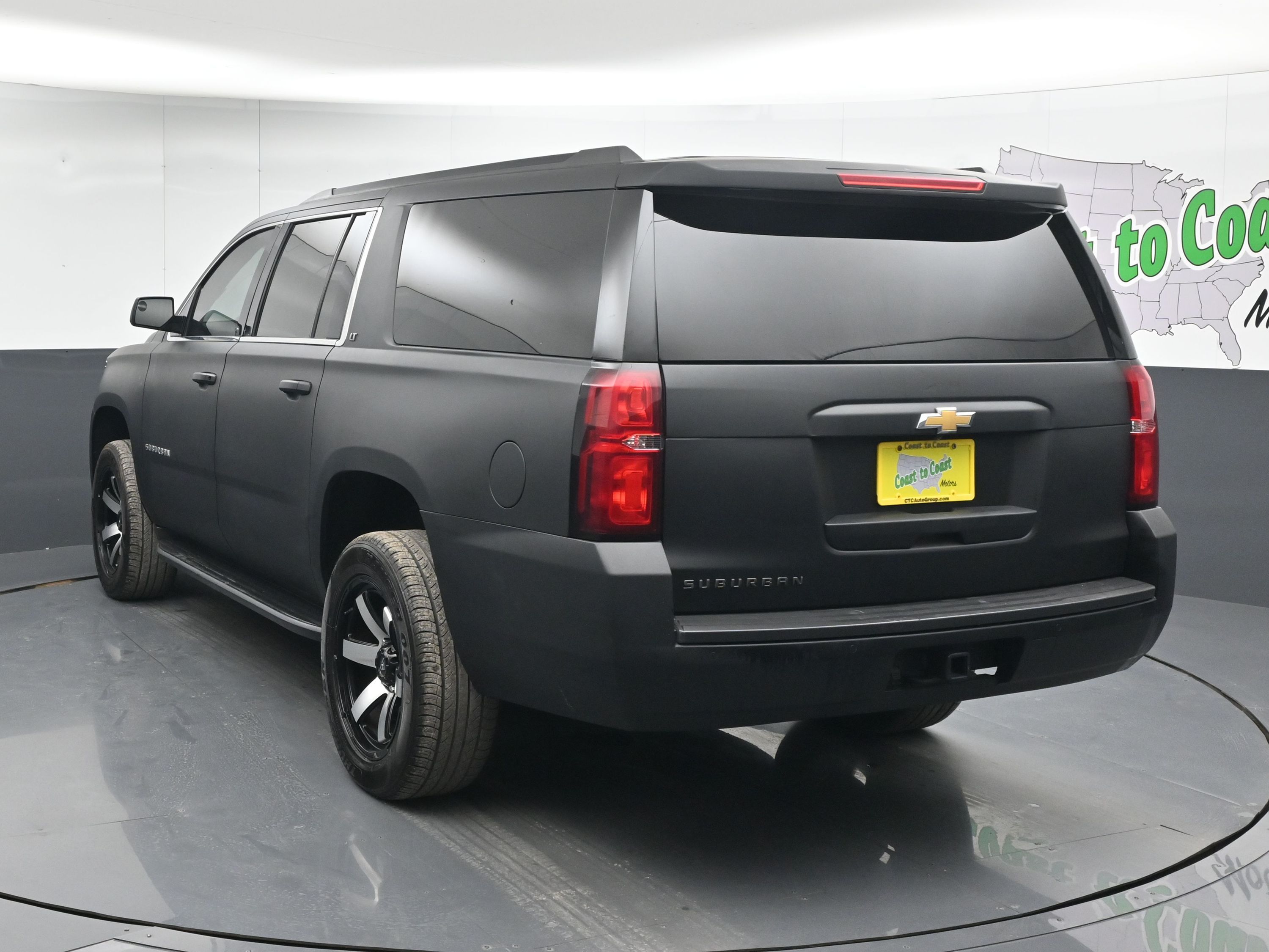 2019 Chevrolet Suburban LT photo 3