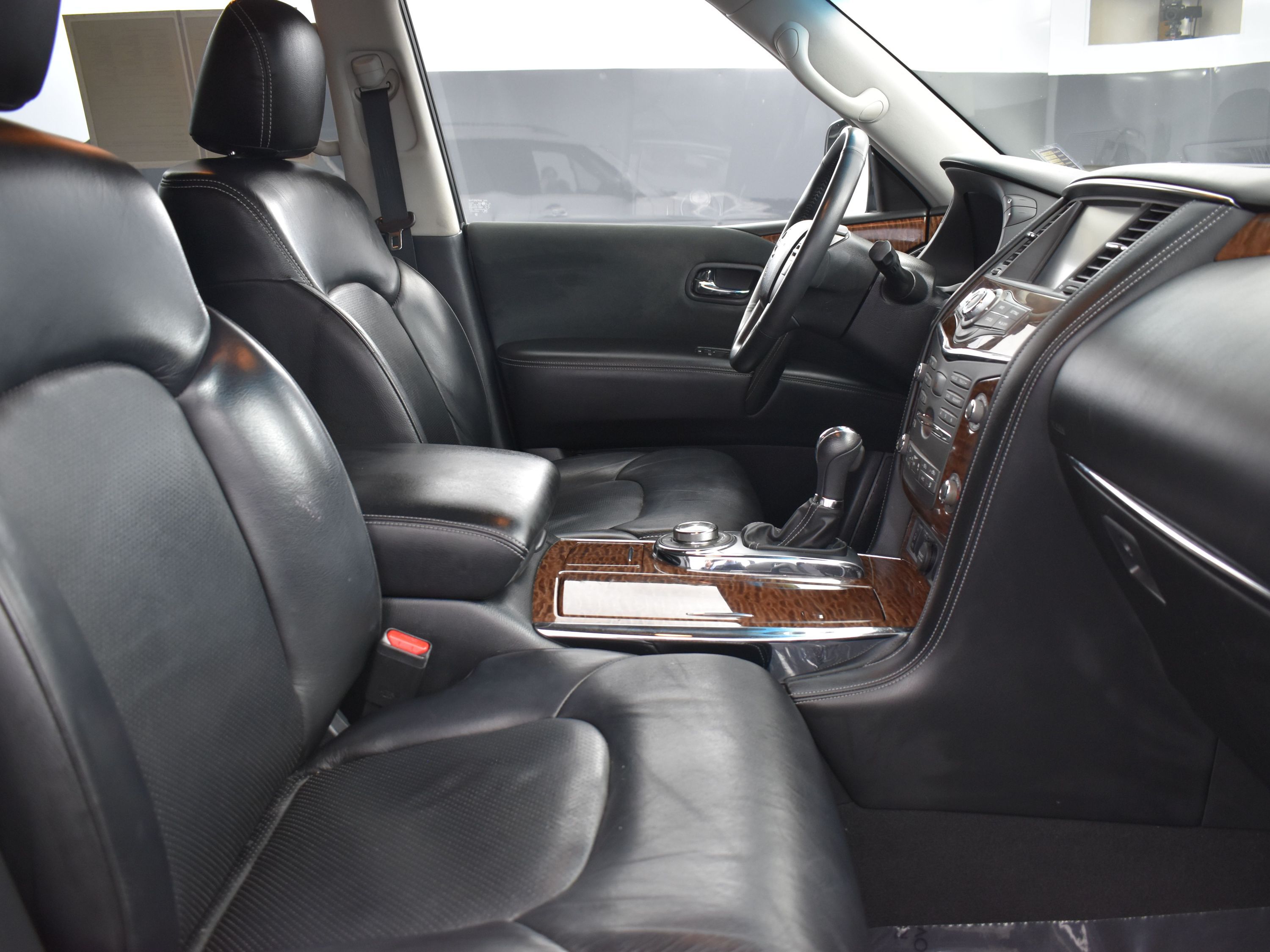 2017 Nissan Armada SV photo 2