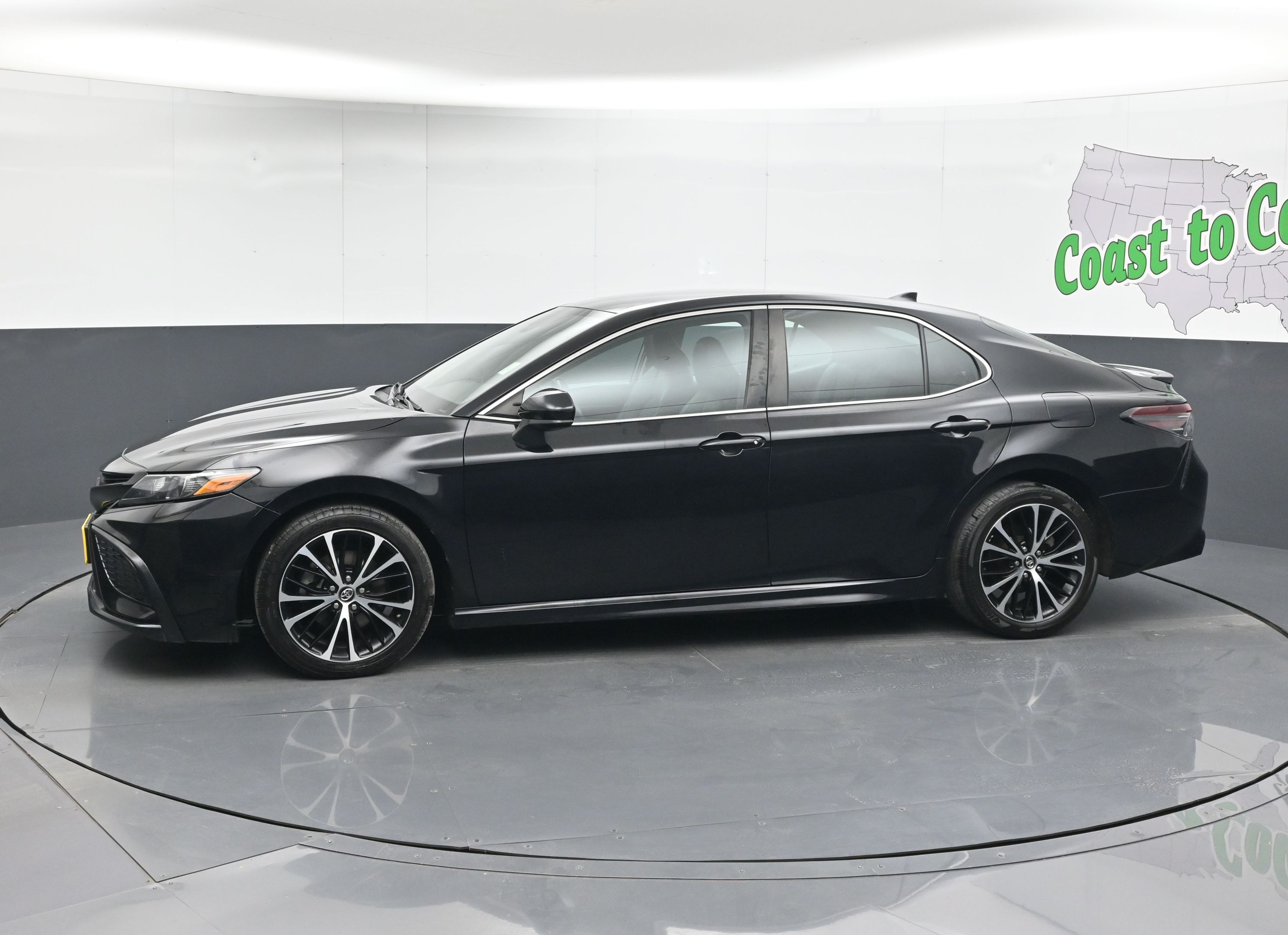 2021 Toyota Camry SE photo 3