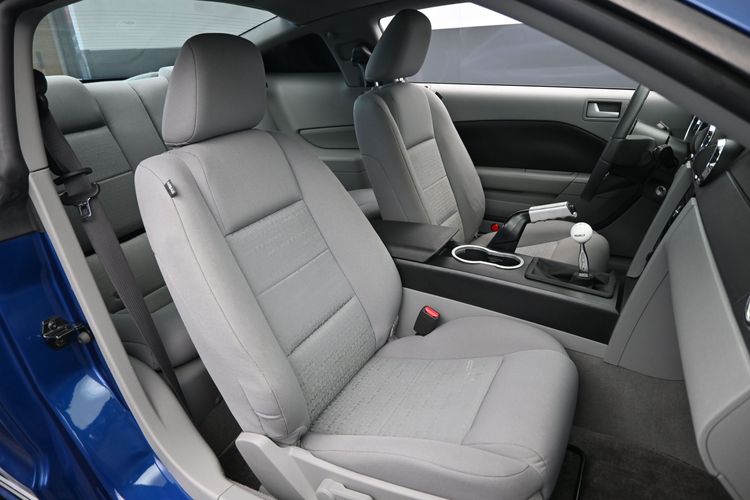 2008 Ford Mustang V6 Deluxe