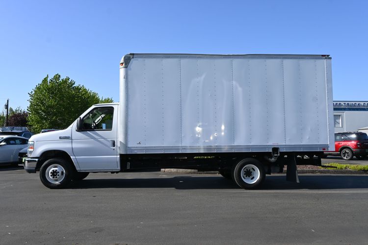2013 Ford E-450 Cutaway 