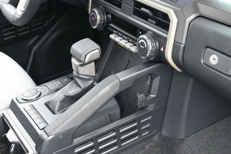 2025 Toyota Tacoma 2WD SR5