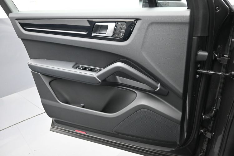 2023 Porsche Cayenne 