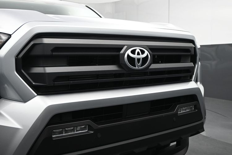 2025 Toyota Tacoma 2WD SR5