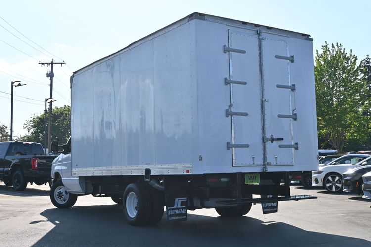2013 Ford E-450 Cutaway 